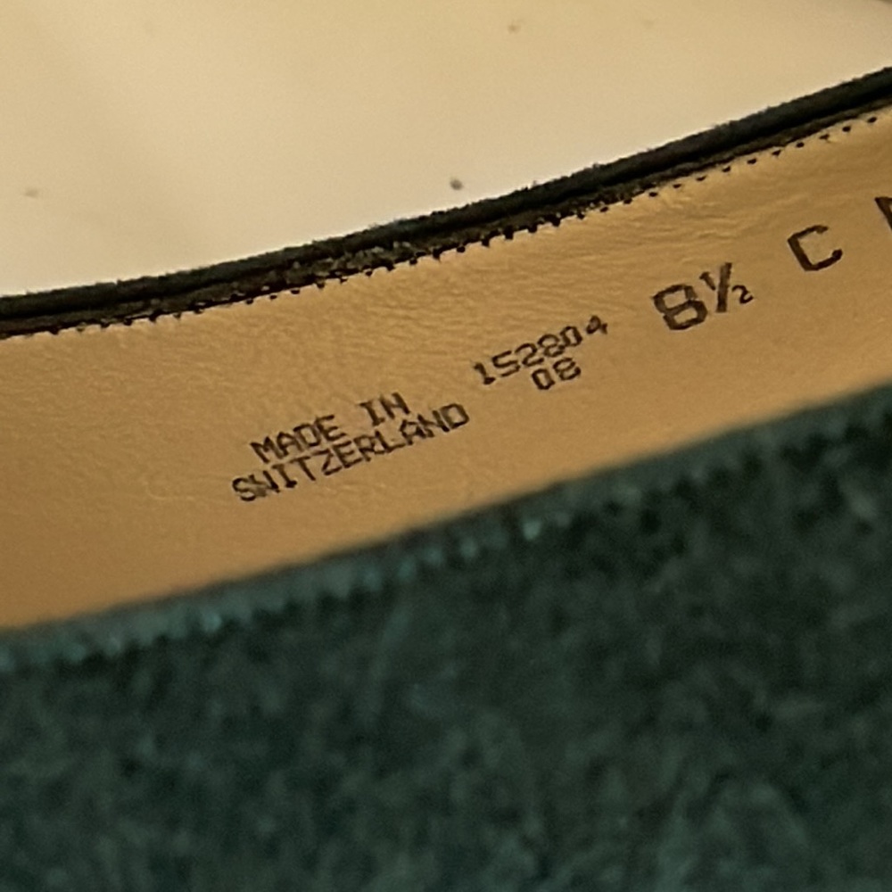 BALLY green suede heels with logo on front bow. - Picture 11 of 14